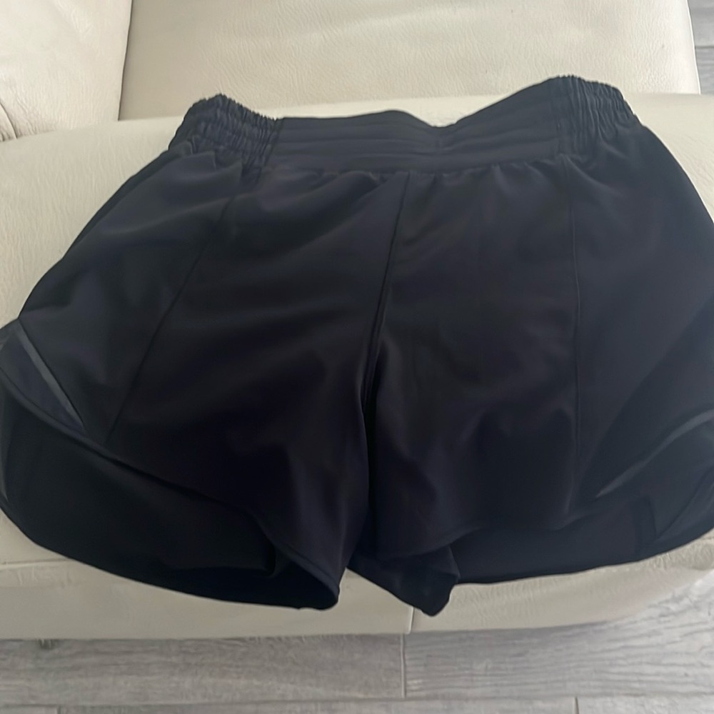 Lulu lemon Black Hotty Short